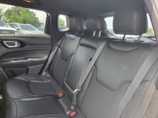 Used 2025 Jeep Compass Trailhawk AWD/4WD image 25