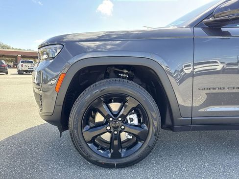 New 2025 Jeep Grand Cherokee L Limited w/ Luxury Tech Group II image 10