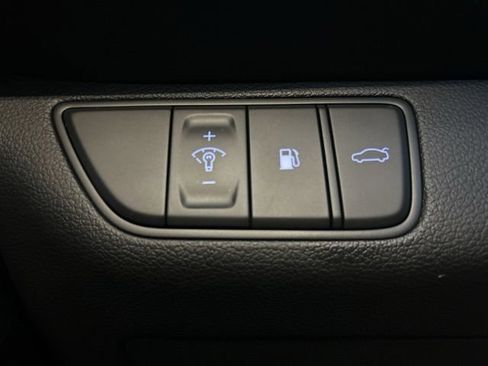Used 2023 Genesis G70 2.0T AWD/4WD image 17