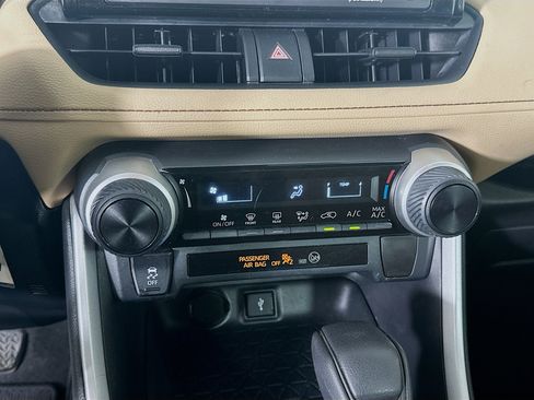 Used 2020 Toyota RAV4 LE FWD image 22