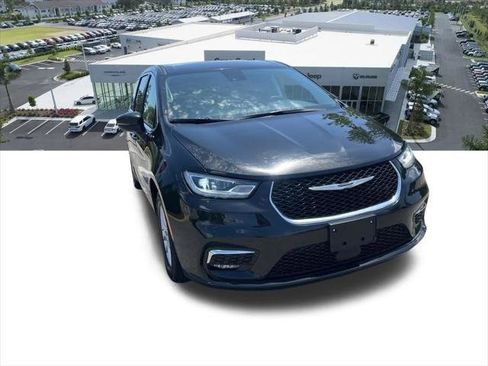 Certified 2023 Chrysler Pacifica Touring-L FWD image 6