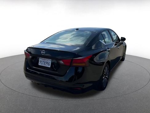 Used 2025 Nissan Altima 2.5 SV FWD image 15