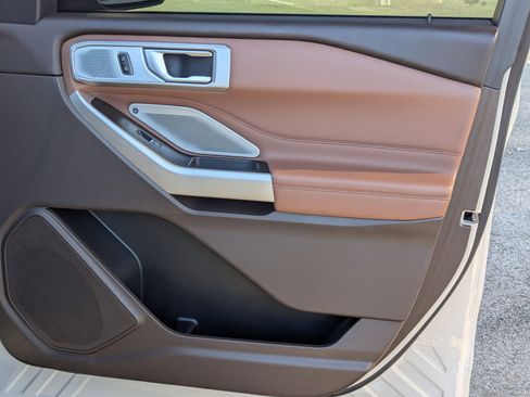 Used 2023 Ford Explorer King Ranch w/ Technology Package image 29