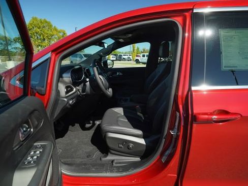 New 2026 Chrysler Voyager LX image 10