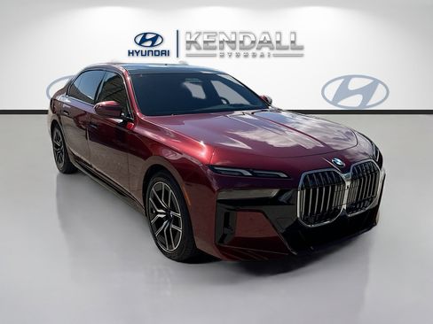 Used 2023 BMW 760i xDrive image 1