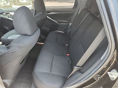 Used 2009 Toyota Matrix S FWD image 11