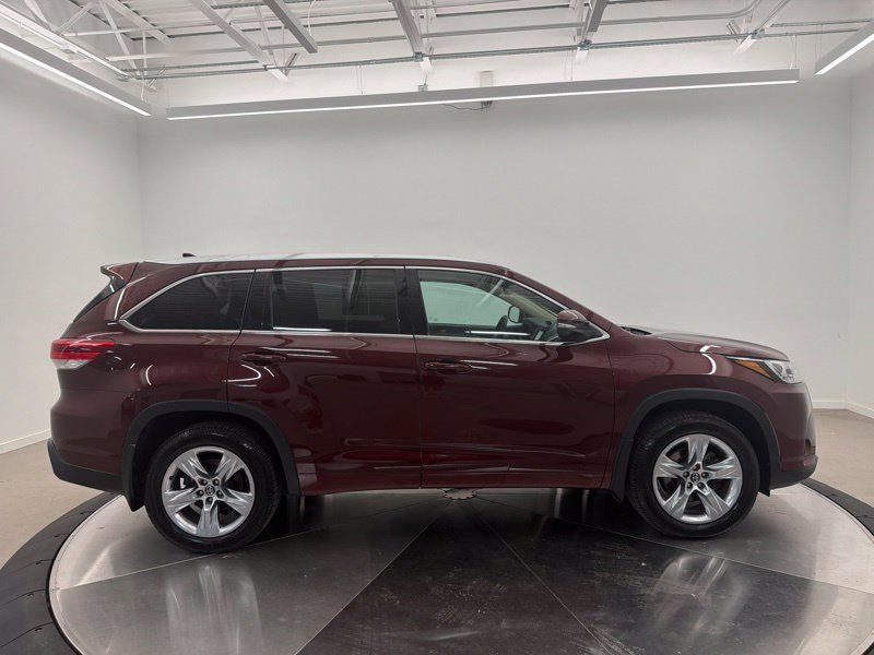 Used 2017 Toyota Highlander Limited AWD/4WD image 2