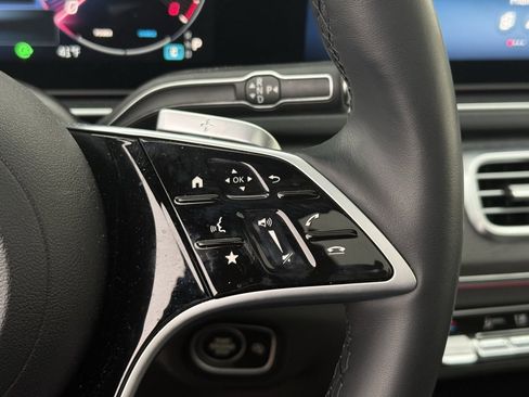 Used 2025 Mercedes-Benz GLS 450 4MATIC image 19