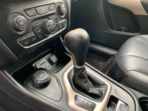 Used 2018 Jeep Cherokee Limited w/ High Altitude Package AWD/4WD image 14