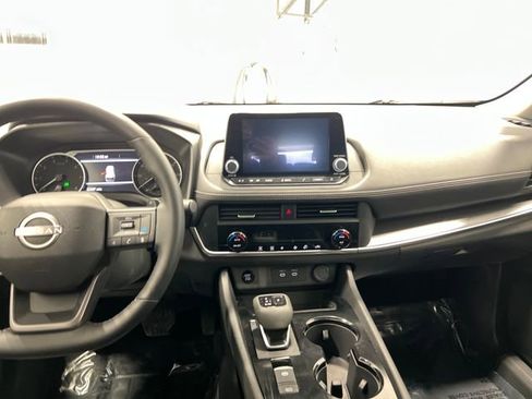 Used 2025 Nissan Rogue SV image 11