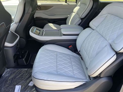 New 2026 Lincoln Navigator L Black Label AWD/4WD image 12