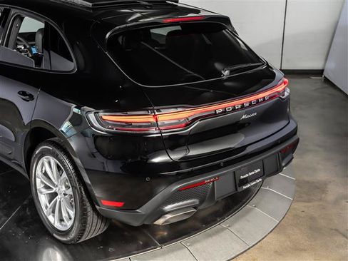 Certified 2026 Porsche Macan AWD/4WD image 29