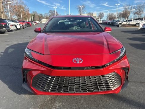 Used 2025 Toyota Camry SE image 2