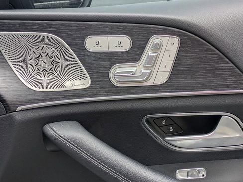 Used 2025 Mercedes-Benz GLS 450 4MATIC image 35