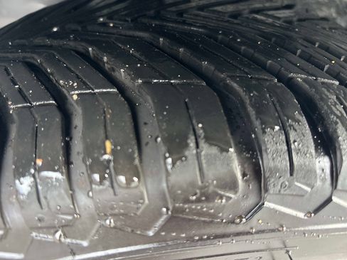 Used 2011 Chrysler 200 Limited image 10