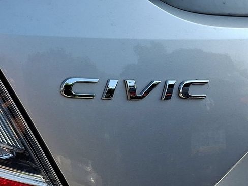 Used 2019 Honda Civic Sport Touring image 9