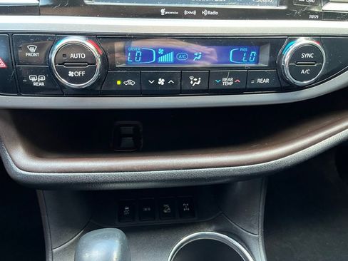 Used 2017 Toyota Highlander XLE image 39