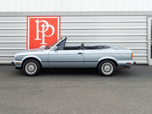 Used 1990 BMW 325i Convertible RWD image 27