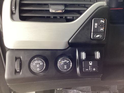 Used 2019 GMC Yukon XL SLT w/ Open Road Package AWD/4WD image 27