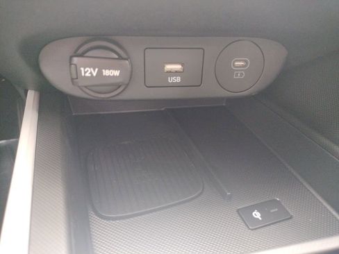 Used 2025 Hyundai Elantra Limited image 23