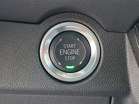 Certified 2025 Chevrolet Traverse RS FWD image 39