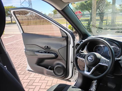 Used 2020 Nissan Kicks S image 62