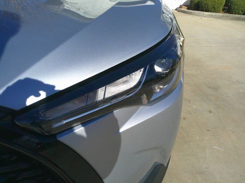 Used 2025 Toyota Corolla Cross L image 7