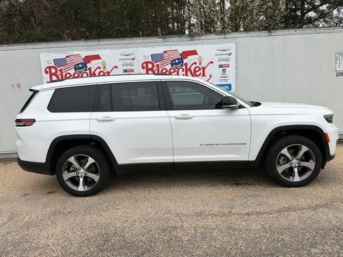 Used 2023 Jeep Grand Cherokee L Limited w/ Trailer Tow Group (B) image 2