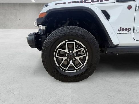 Used 2024 Jeep Gladiator Rubicon AWD/4WD image 23