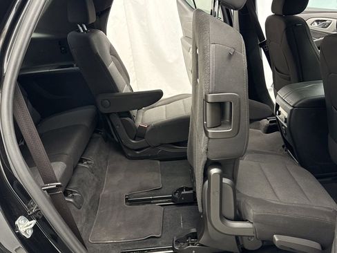 Used 2022 Chevrolet Traverse LT image 34