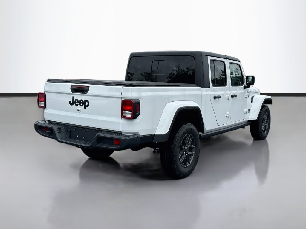 Used 2024 Jeep Gladiator Sport AWD/4WD image 8