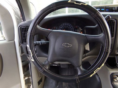 Used 2001 Chevrolet Express 3500 image 22