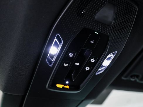 Certified 2026 Porsche Macan Electric RWD image 21