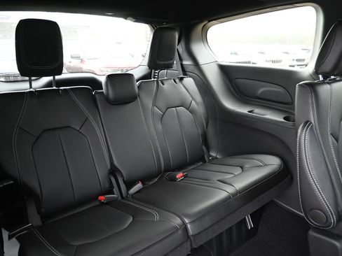 New 2026 Chrysler Pacifica Select w/ S Appearance Package image 24