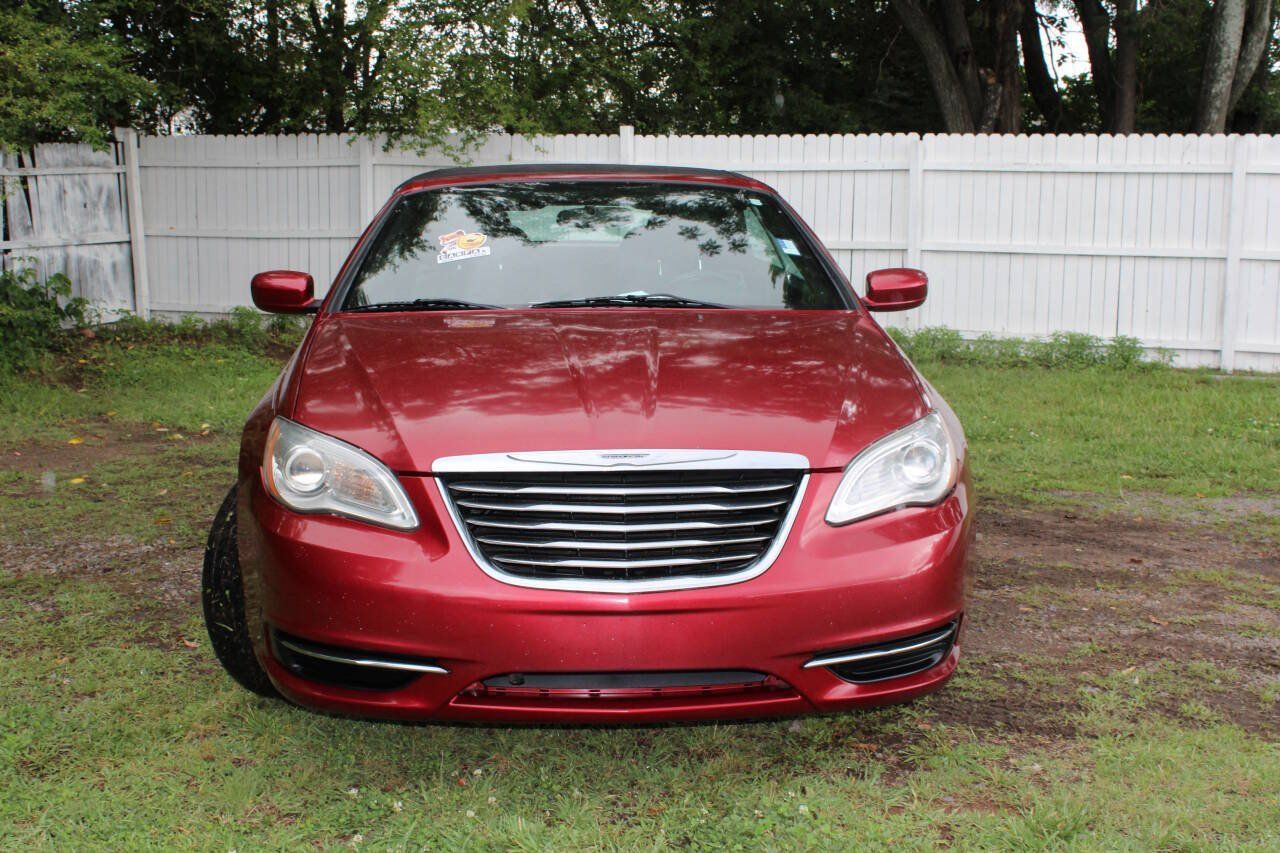 Used 2013 Chrysler 200 Touring FWD image 2