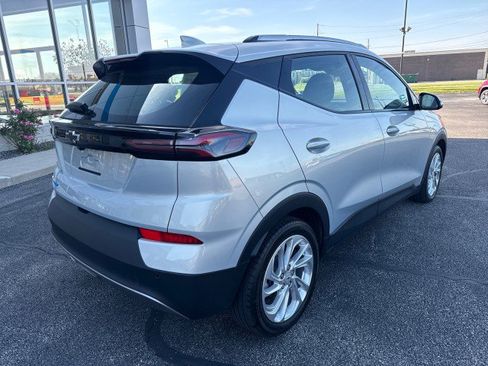 Used 2023 Chevrolet Bolt EUV LT w/ Comfort Package FWD image 3