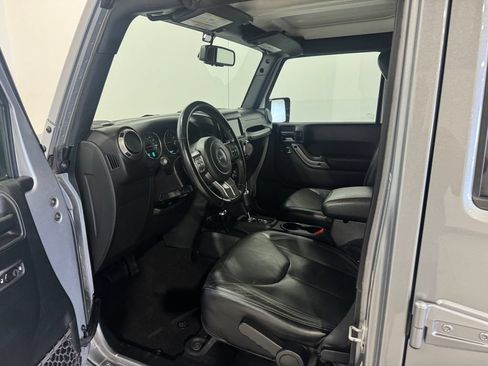 Used 2018 Jeep Wrangler Unlimited Sahara AWD/4WD image 16