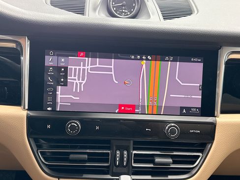 Certified 2026 Porsche Macan AWD/4WD image 32