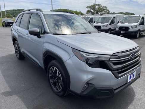 Used 2025 Subaru Forester Premium AWD/4WD image 7