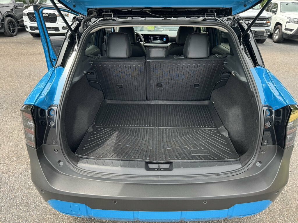Used 2025 Nissan Kicks SR FWD image 6