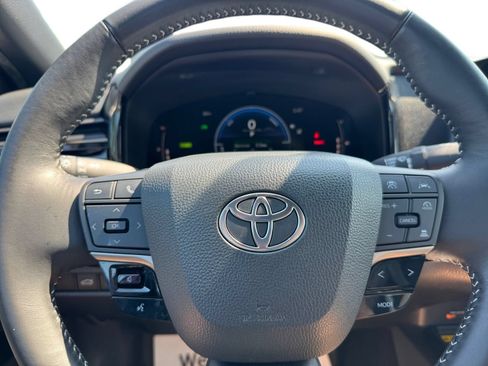 Used 2025 Toyota Camry SE FWD image 16