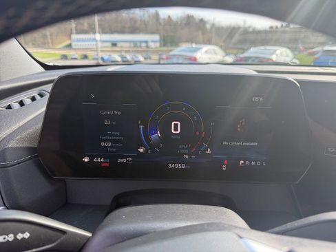 Used 2025 Chevrolet Traverse LT image 16