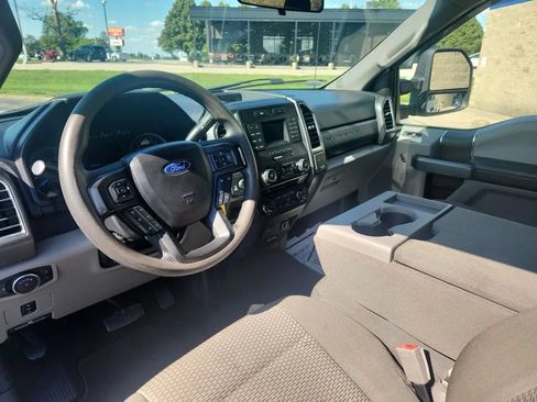 Used 2017 Ford F250 XLT AWD/4WD image 10