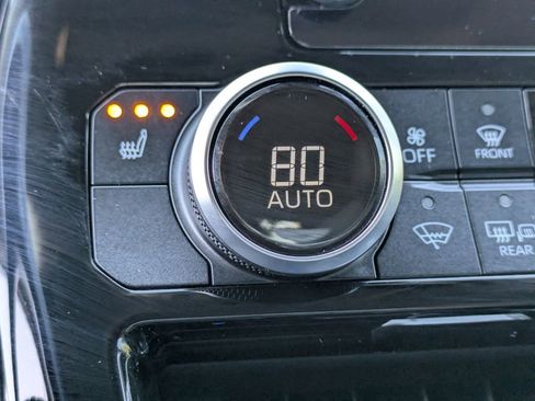 Used 2024 Toyota Highlander XLE image 25