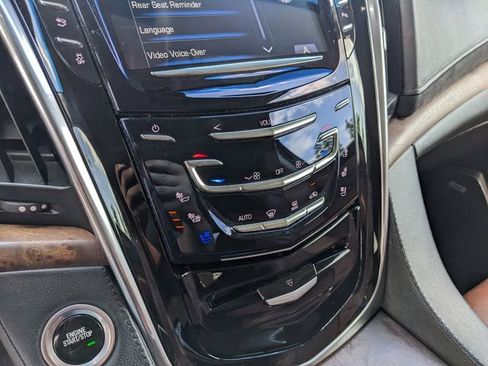 Used 2019 Cadillac Escalade Luxury AWD/4WD image 27