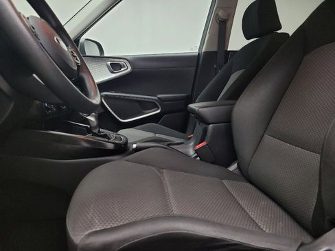 Used 2020 Kia Soul LX FWD image 17