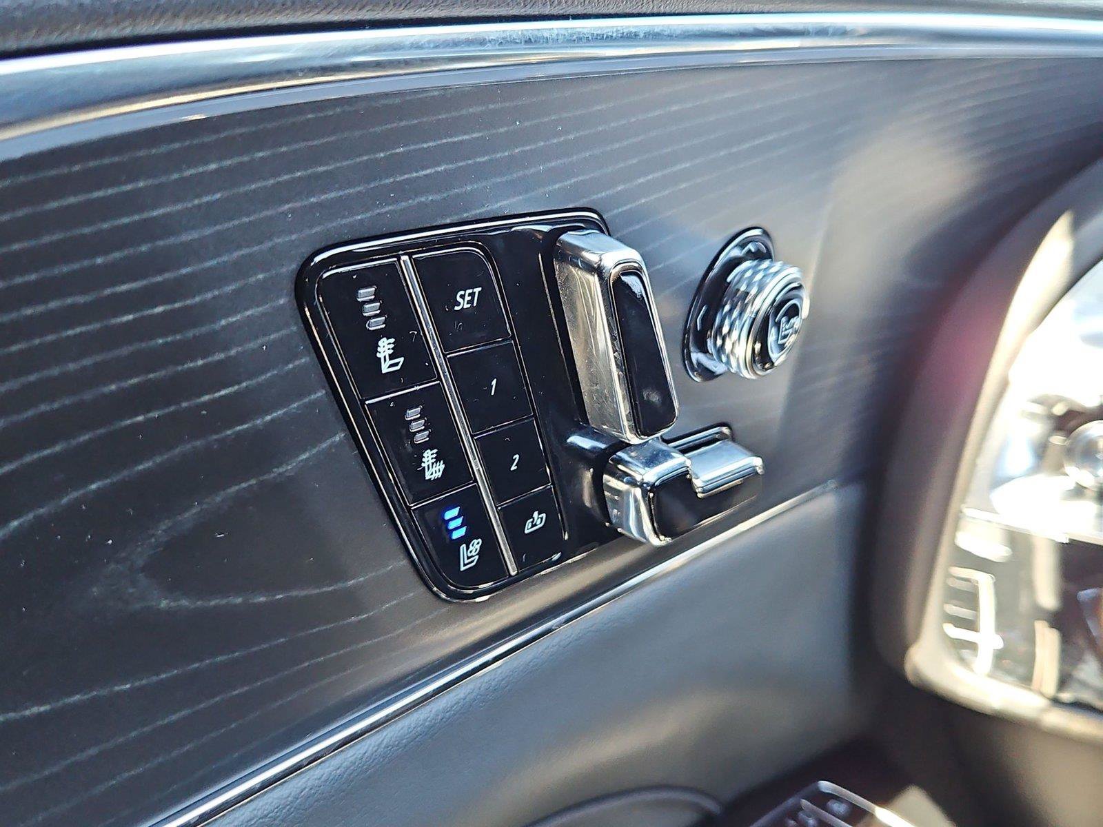 Certified 2024 Cadillac Lyriq Luxury AWD/4WD image 22
