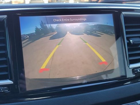 Used 2021 Chrysler Pacifica Touring-L image 16