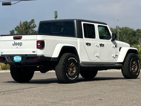 Used 2020 Jeep Gladiator Overland AWD/4WD image 2