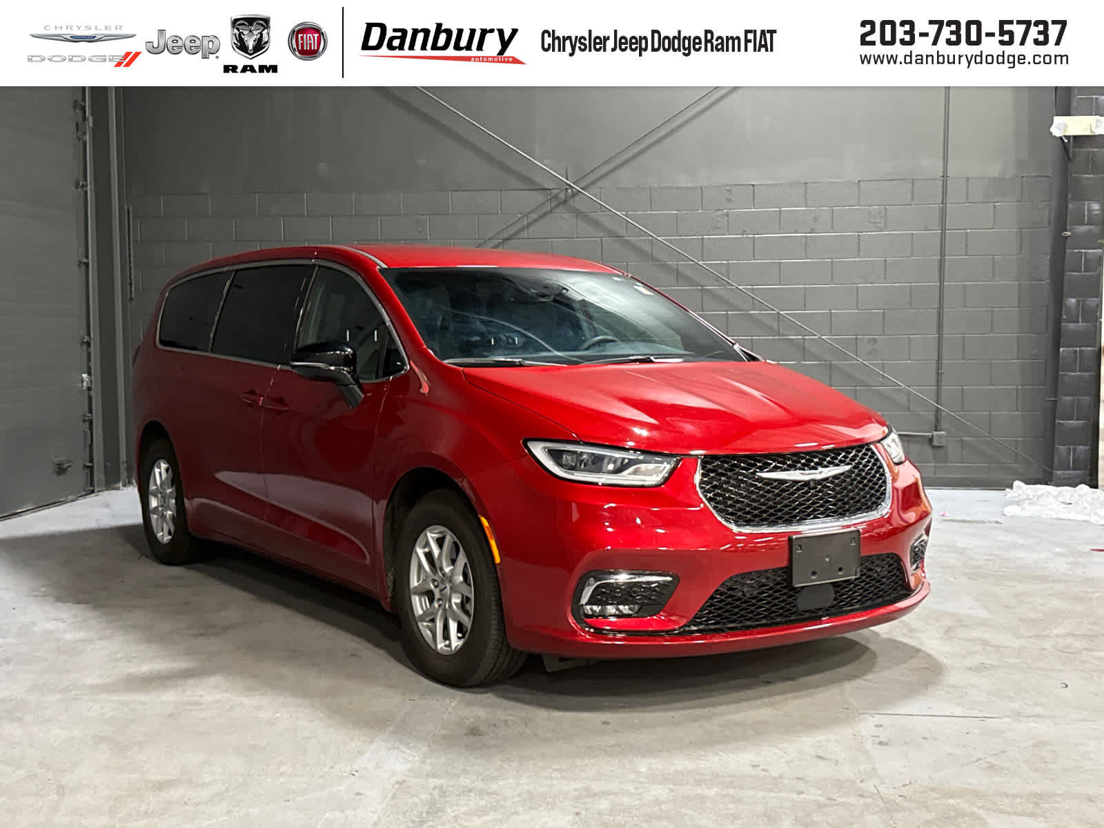 Used 2025 Chrysler Pacifica Select FWD image 1